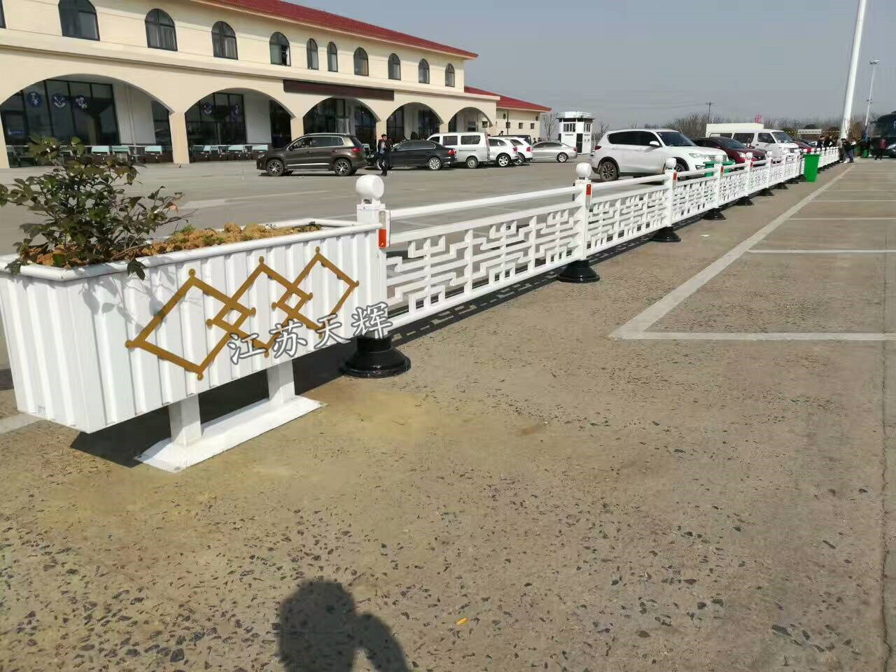 <b>道路花箱护栏组合</b>